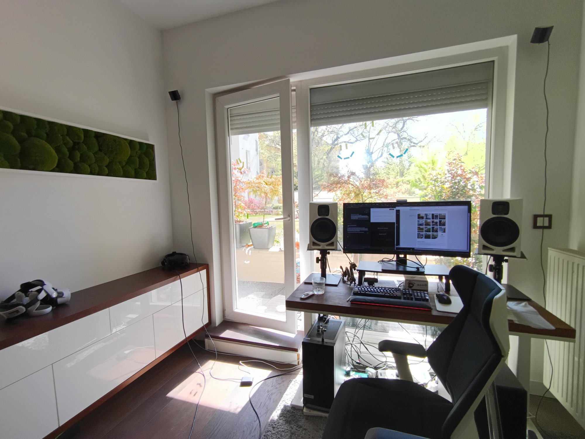 Living room with sunlight and terrace
